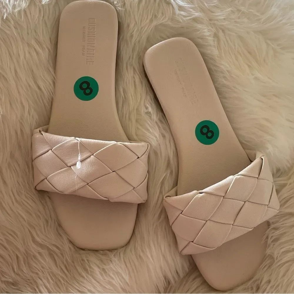 NWT cream slides